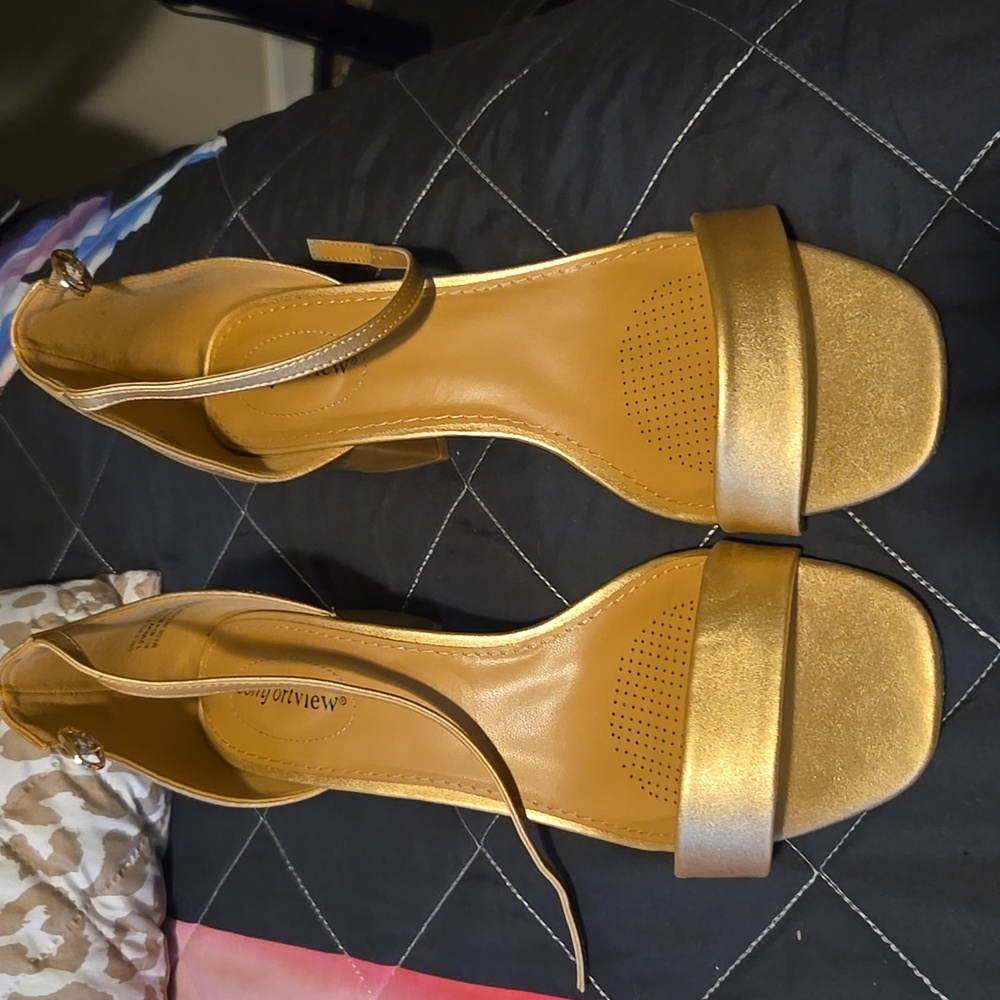Block Heels - Picture 4 of 7